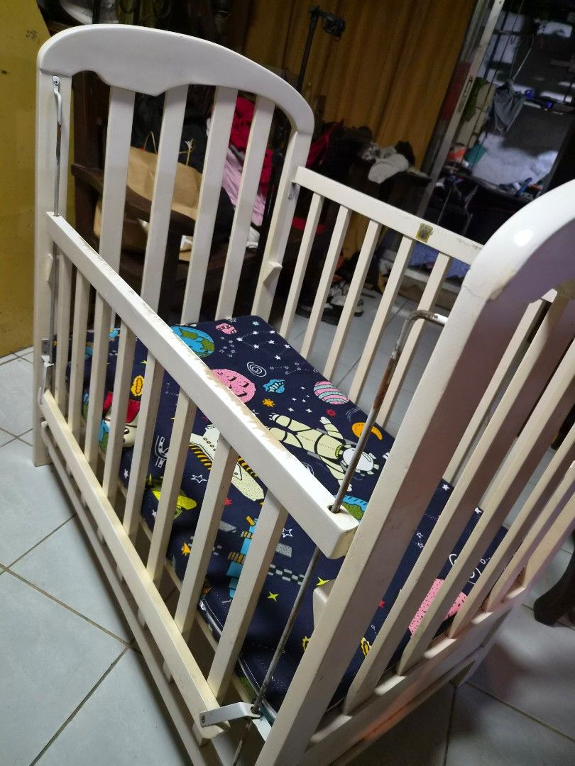 BABY ITEMS w/ FREE Stroller (Category: Other Kids Furniture) located in Quezon City. Submitted by theidealhome (Listing ID 1460713219, Image 2). Description: BABY ITEMS FOR SALE 👼 BUNDLE DEAL! Letting these go since our little one has already outgrown/rarely uses them. All items are still usable, and I’m being transparent about their condition so you know exactly what you’re getting. 😊 1. Baby Crib + Foam + Crown Pillow (Unisex) 💰 Bought for ₱