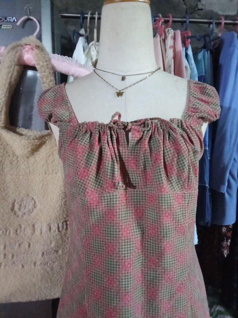 Babydoll long dress (Category: Dresses) located in Meycauayan. Submitted by midori61 (Listing ID 1460533950, Image 2). Description: can fit M-L back zips adjustable ties sa chest part.