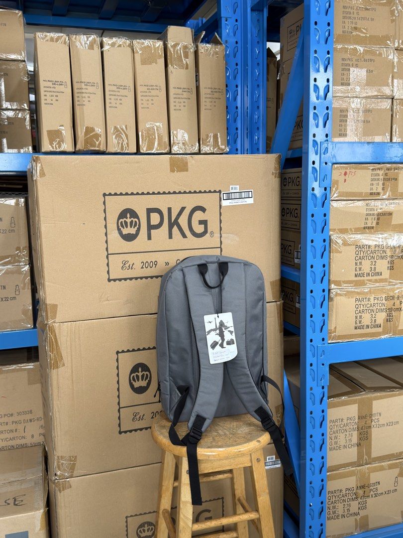 Backpack （分類：背包）位於 Hong Kong。 由 warehousesaleyv 提交（商品編號 1460540781，圖片 3）。簡介： 全新貨：✅ 屋企公司開倉，希望平價清貨，會不斷更新 有大量款式，包括：背囊、手提袋、公事包、斜孭袋 牌子包括：Targus, Bluelounge, PKG, STM 早年有供應給 Log-on，係高質素的產品。 不過係貨倉放舊了一些，希望平價清貨。 - 不適合完美主義者 - 價錢可議，買多有優惠 - 敬請聯絡詢問有沒有新貨或陳列品。