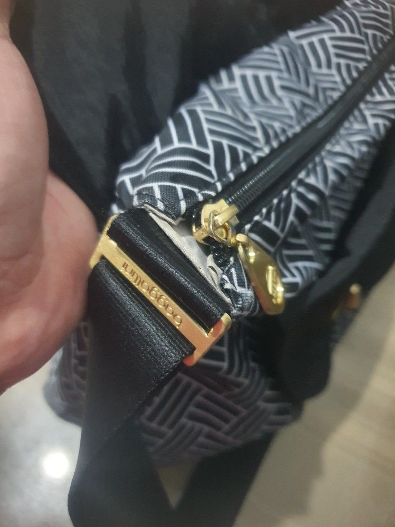 Bagallini (Category: Cross-body Bags) located in Trece Martires City. Submitted by thriftollshoppe (Listing ID 1460630011, Image 3). Description: .