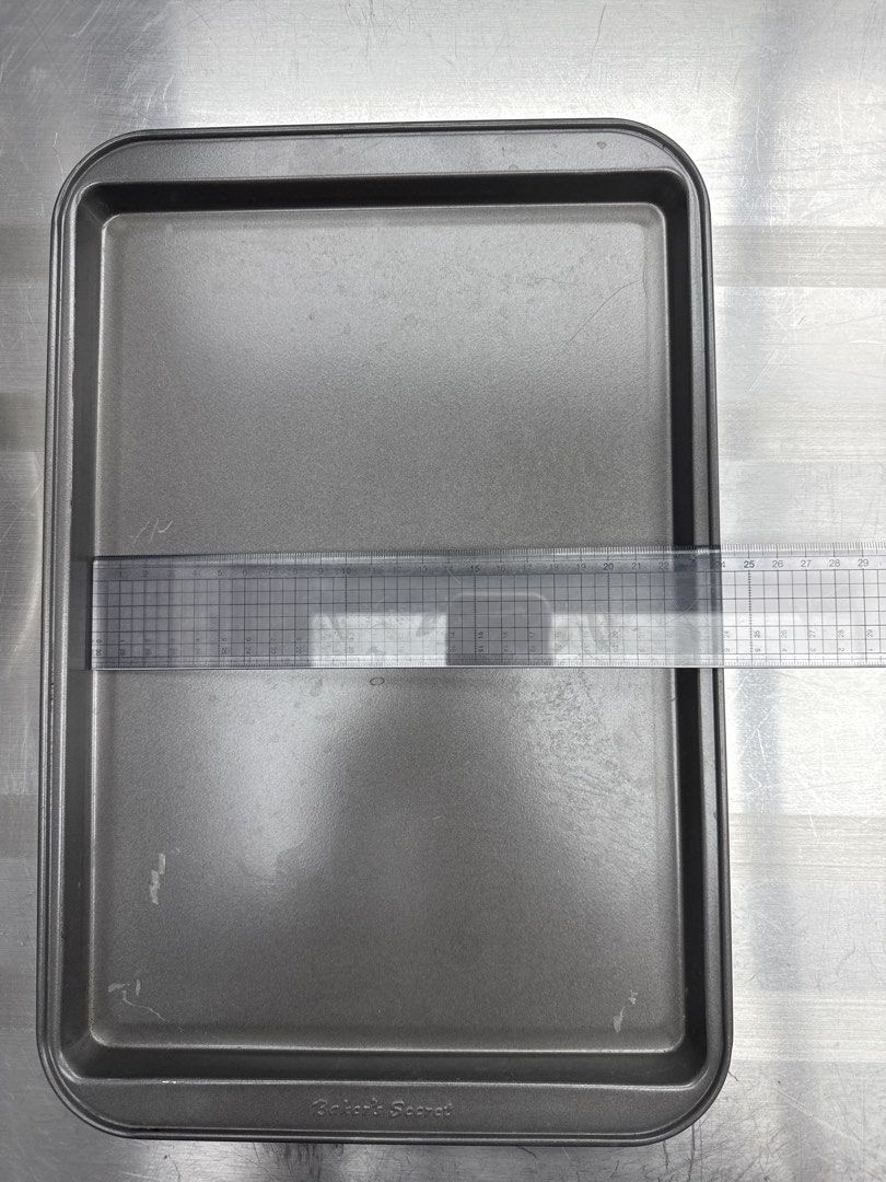 Baker’s Secret Cookie Baking Tray (Category: Bakeware) located in Mandaluyong City. Submitted by declutteringmylife101 (Listing ID 1460526535, Image 1). Description: .