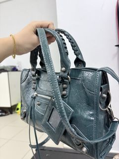 (Category: ) located in . Submitted by una.preloved_21 (Listing ID 1460713404, Image 1). Description: .