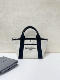 (Category: ) located in . Submitted by collynluxurybag (Listing ID 1460641804, Image 1). Description: .