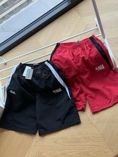 (Category: ) located in . Submitted by fashion.luxe.collection (Listing ID 1460686591, Image 1). Description: .