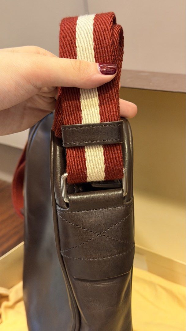 Bally Men’s Sling (Category: Sling Bags) located in San Juan City. Submitted by acst12 (Listing ID 1460565144, Image 3). Description: .