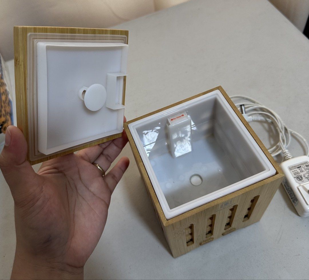 Bamboo Aroma Diffuser (Category: Home Fragrance) located in Rizal. Submitted by nicoyyyyy (Listing ID 1460692222, Image 2). Description: Bamboo Aroma Diffuser (Bright Ideas Manila) lightly used No flaws/No damages Selling: 800 Original Price: 2.6k+ Location: Tatala Binangonan Rizal MOP/MOD: Gcash payment first before you book lalamove po, thank you :).