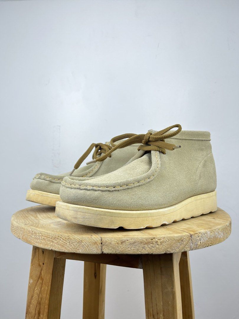 Bape ‘08 Manhunt Boots (Category: Boots) located in Dasmarinas. Submitted by bandananowheree (Listing ID 1460536990, Image 2). Description: From Fall/Winter season A Bathing Ape’s Manhunt boots, featured in the silhouette’s classic suede option and more refined premium leather selection. Has very minimal sign of use No major flaw. Pair only. Sz 8 fits True to its size..