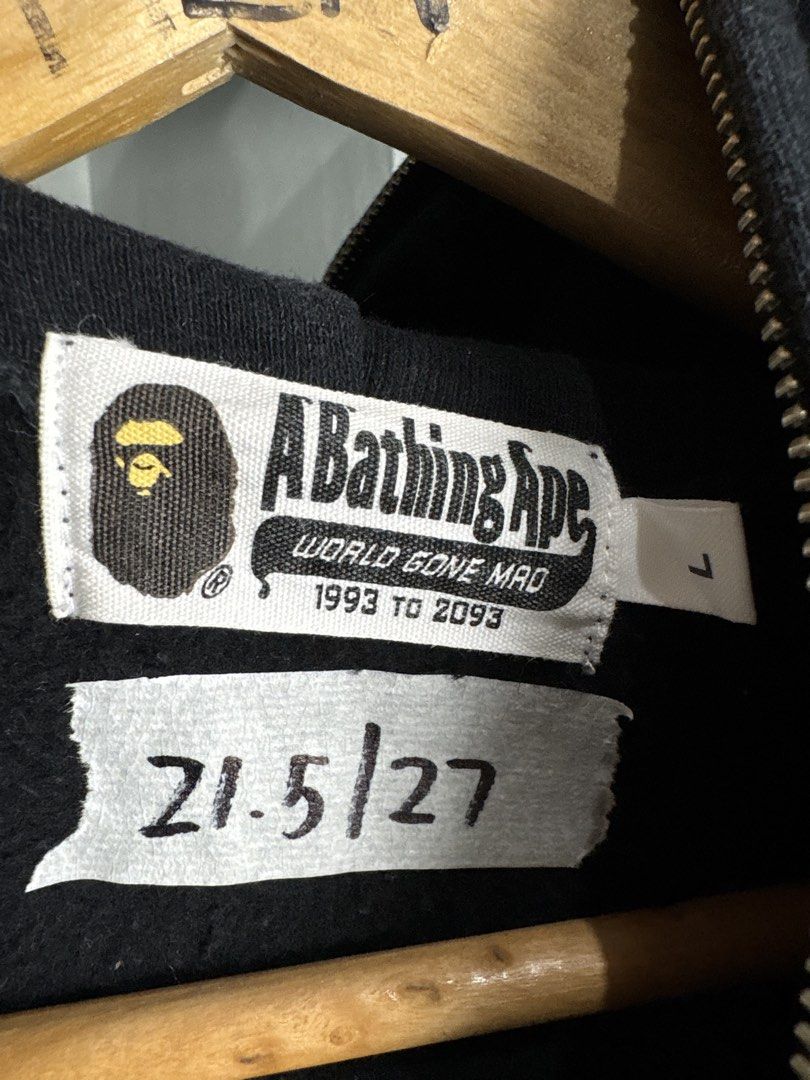 bape x don life full zip (Category: Activewear) located in Manila. Submitted by thriftnikenv.2 (Listing ID 1460521024, Image 3). Description: BAPE X DON LIFE ORIGINAL MINIMAL HAIRLINE SUPER LIIT SA SIDES LANG CHECK MO SA PICTURE SIZE LARGE 9/10 cr 9k nego.