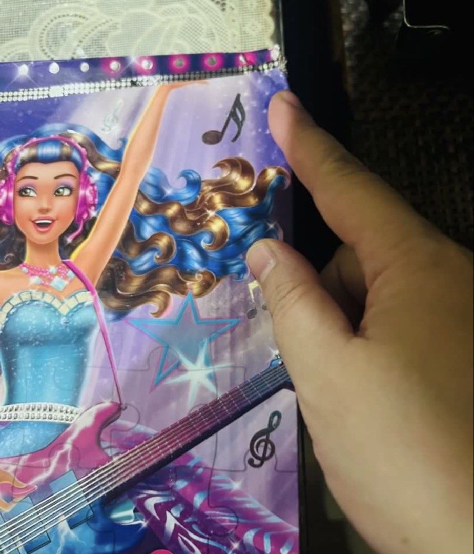 Barbie Deluxe Jigsaw book (Category: Board Games & Puzzles) located in Paranaque City. Submitted by arianem031087 (Listing ID 1460636295, Image 2). Description: .