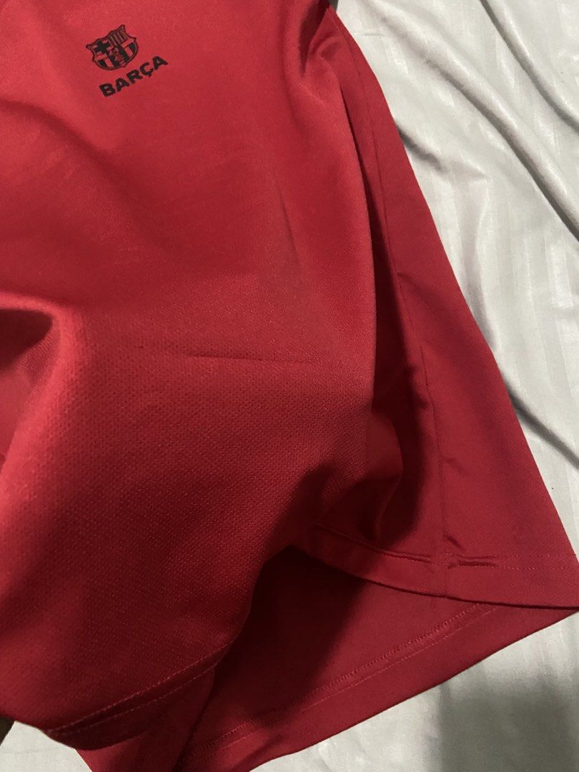 Barca (Category: Activewear) located in Tagum. Submitted by thrift.tizz (Listing ID 1460655874, Image 3). Description: FCB Excellent conditon Issue:See comsec Size M 20x26 .