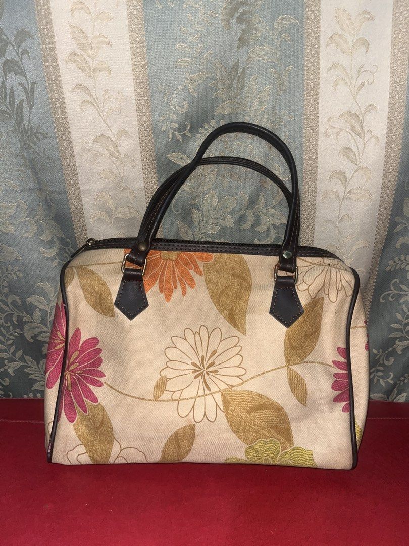 Barrel bag (Category: Tote Bags) located in Davao. Submitted by janna_soleil (Listing ID 1460616997, Image 1). Description: cream-colored barrel handbag features a charming retro floral print in shades of pink, orange, and olive green with dark brown dual handles..