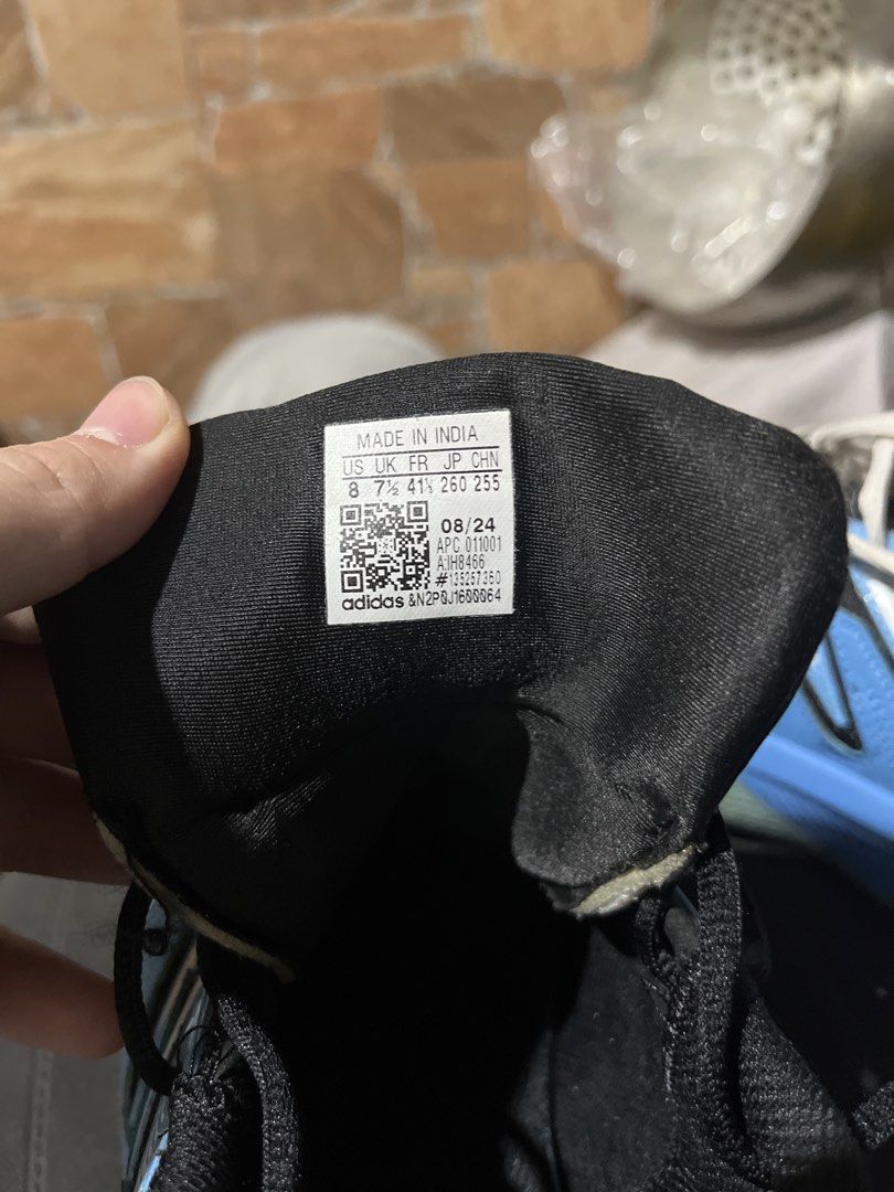 basketball shoes (Category: Casual Shoes) located in Manila. Submitted by newshark_db9669 (Listing ID 1460649446, Image 2). Description: used 4 times only (outdoor) basketball shoes. bought for 4350. negotiable.