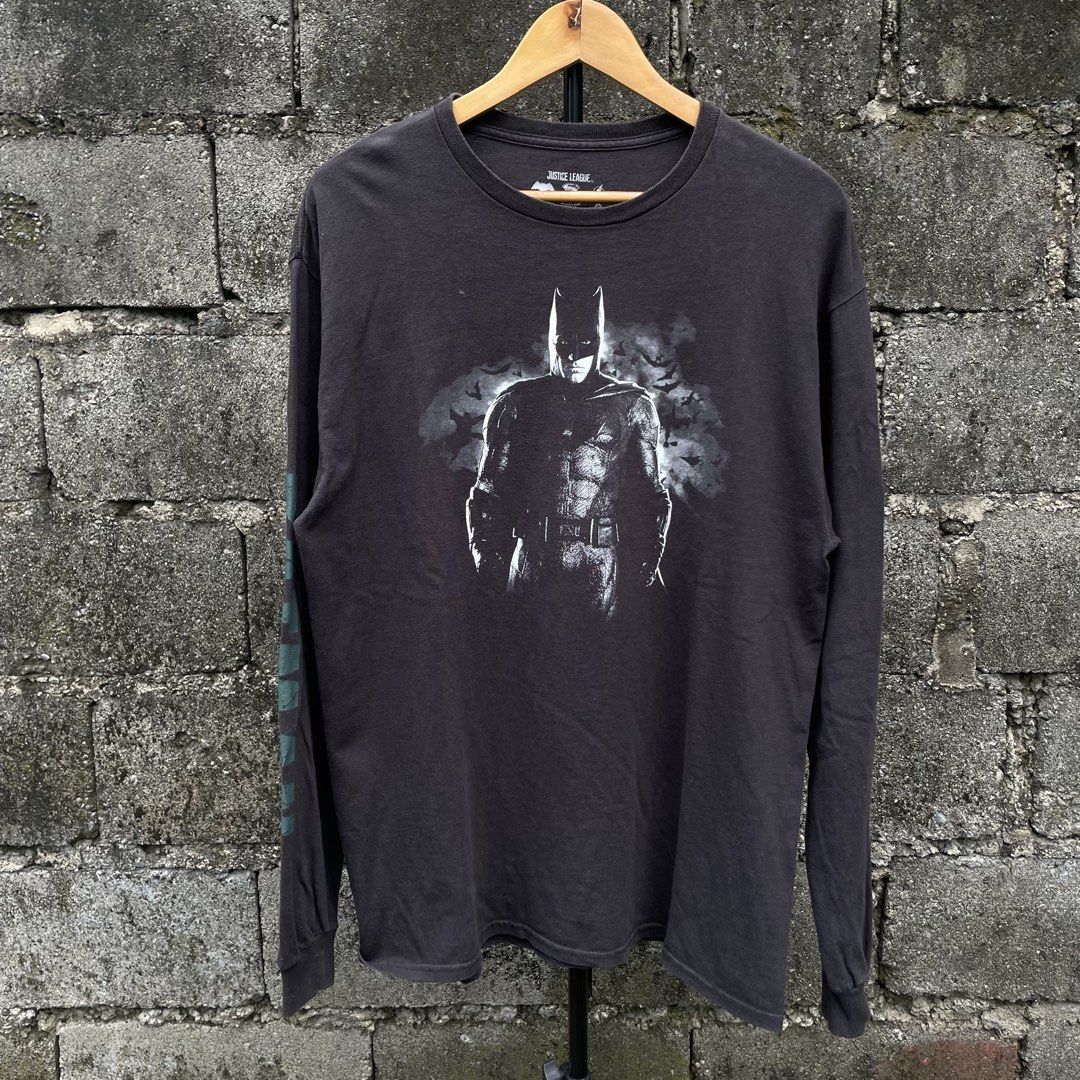 Batman Longsleeve (Category: Coats, Jackets and Outerwear) located in Urdaneta. Submitted by rthrift_shop19 (Listing ID 1460682183, Image 1). Description: Width: 21.5” Length: 29.5” Condition 8/10 Color Rate 8/10 Mode of Payment: Gcash, Gotyme, Bank Transfer Delivery via J&T Express.