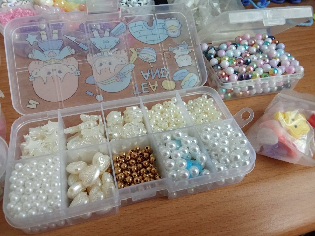 Beads and flat charms (Category: Handmade Craft) located in San Pedro. Submitted by jirehveras (Listing ID 1460672939, Image 3). Description: bilhin nyo na guys di ko na nagagamit nakatambak na lang pwede pang pababaan ung price kung namamahalan kayo Mode of payment: GCASH ONLY Mode of delivery: Lalamove/J&T Location: San Pedro Laguna.