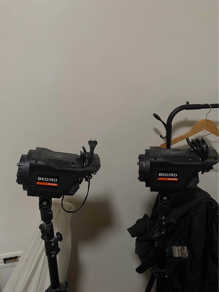 BEDDIRO BD1500X Professional Lighting Set - 2 Light Kit (Category: Lighting) located in Tarlac. Submitted by j4iluke (Listing ID 1460707668, Image 2). Description: - BEDDIRO BD1500X Professional Lighting Set - Includes 2 lights and 2 stands - Ideal for photography and videography - Adjustable light positioning.
