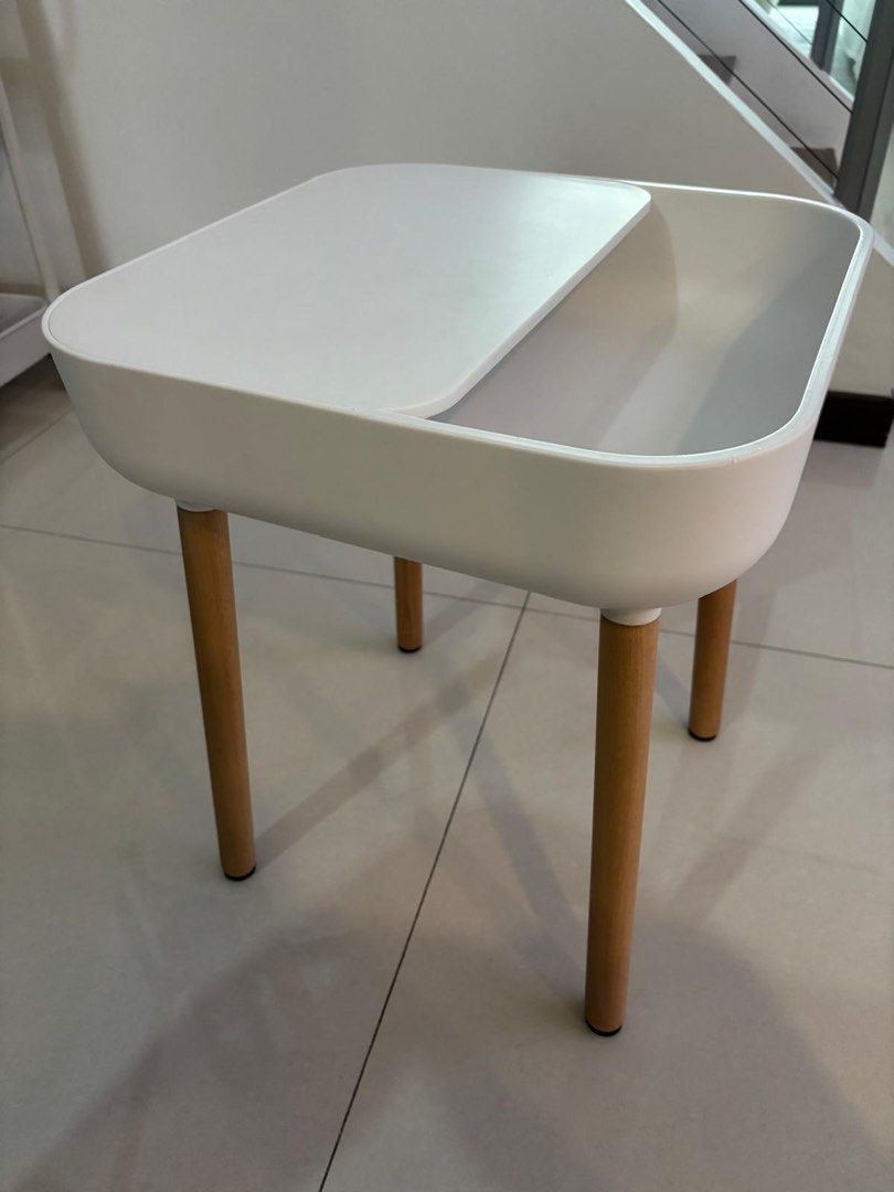 Bedside/sofa table (Category: Tables & Sets) located in Singapore. Submitted by gerry31 (Listing ID 1460622784, Image 2). Description: Nordic style. 40 x 40 x 47cm (H).
