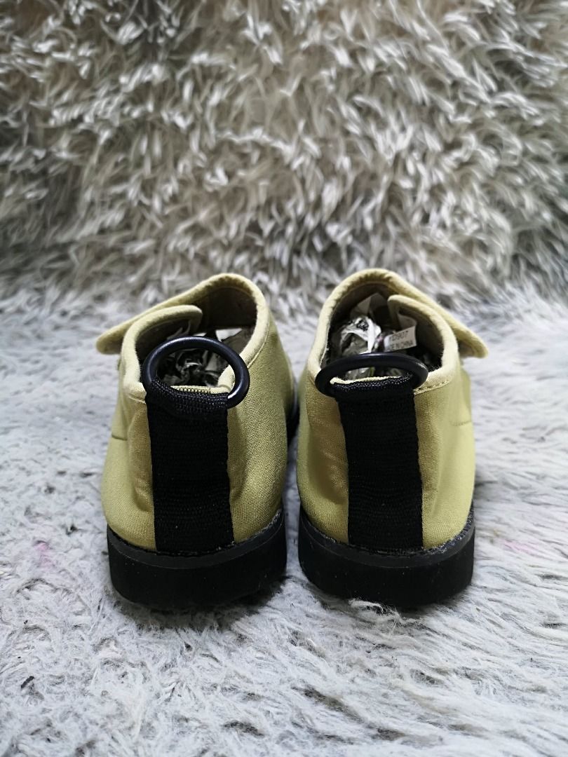 Beige Lightweight Slip On Shoes (Category: Sneakers) located in Santa Cruz. Submitted by jmy_surplus.2 (Listing ID 1460562193, Image 3). Description: Size ; 22.5cm Color ; Beige Type ; Sneaker Brand ; No brand Material ; Nylon Style ; Beige Velcro Snekaer LR 172 JMY 1 Batch #219.