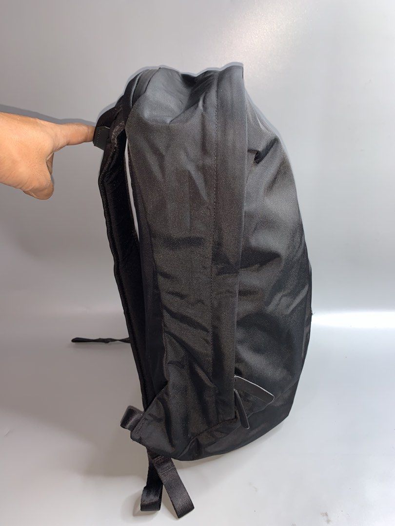 Bellroy Classic Backpack (Category: Backpacks) located in Binan City. Submitted by disqualified_but_undefeated (Listing ID 1460629577, Image 2). Description: WTS!!! 🔥🔥🔥🔥🔥 Bellroy Classic Backpack Lightly Used 📩📩📩 DM to Purchased Grab it now! Thanks! •Bellroy Classic Backpack Compact in black. It is a streamlined, 16-liter laptop backpack scaled down from Bellroy's standard 20L version. It is designed specifically for shorter outings, mini