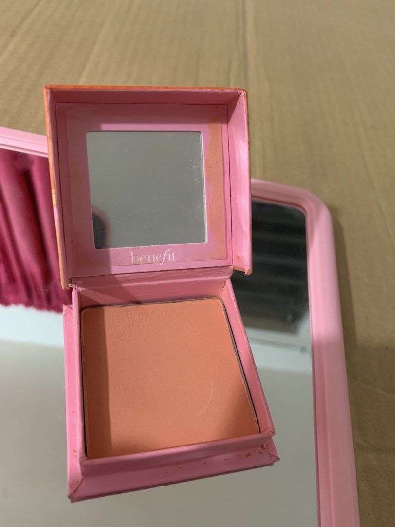 BENEFIT sunny blush (Category: Makeup) located in Manila. Submitted by meyang_ (Listing ID 1460635405, Image 2). Description: kept it clean barely used Bought for 2.2k Loc : MANILA 🤍🤍.