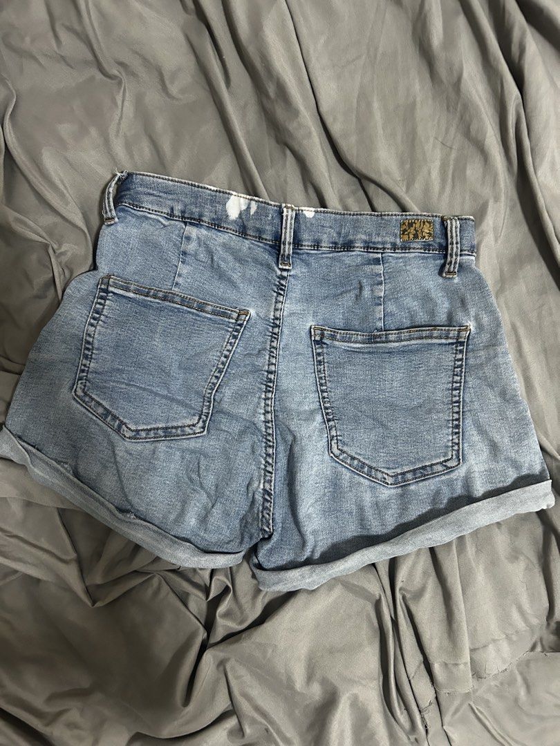 Bershka Denim Shorts (Category: Shorts) located in Paranaque City. Submitted by marengkondo23 (Listing ID 1460600574, Image 3). Description: - Brand: Bershka - EUR 36| USA 04.