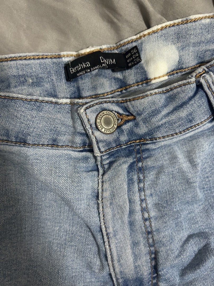 Bershka Denim Shorts (Category: Shorts) located in Paranaque City. Submitted by marengkondo23 (Listing ID 1460600574, Image 2). Description: - Brand: Bershka - EUR 36| USA 04.