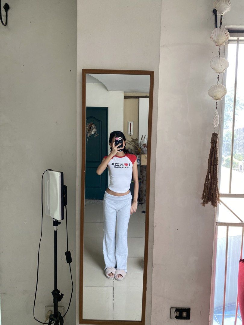 Bershka I ❤️ Pizza top (Category: Others Tops) located in Pasig City. Submitted by cartisgffff (Listing ID 1460542982, Image 3). Description: - what you see is what you’ll get - barely wore this top - ribbed material .