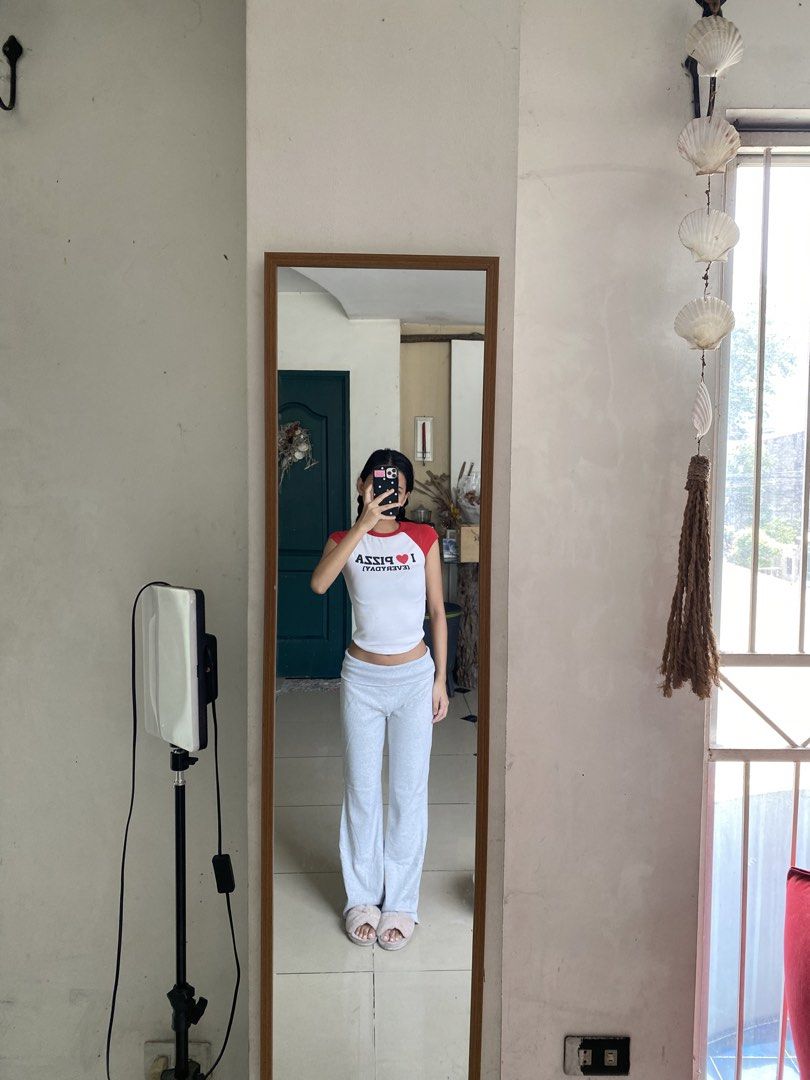 Bershka I ❤️ Pizza top (Category: Others Tops) located in Pasig City. Submitted by cartisgffff (Listing ID 1460542982, Image 2). Description: - what you see is what you’ll get - barely wore this top - ribbed material .
