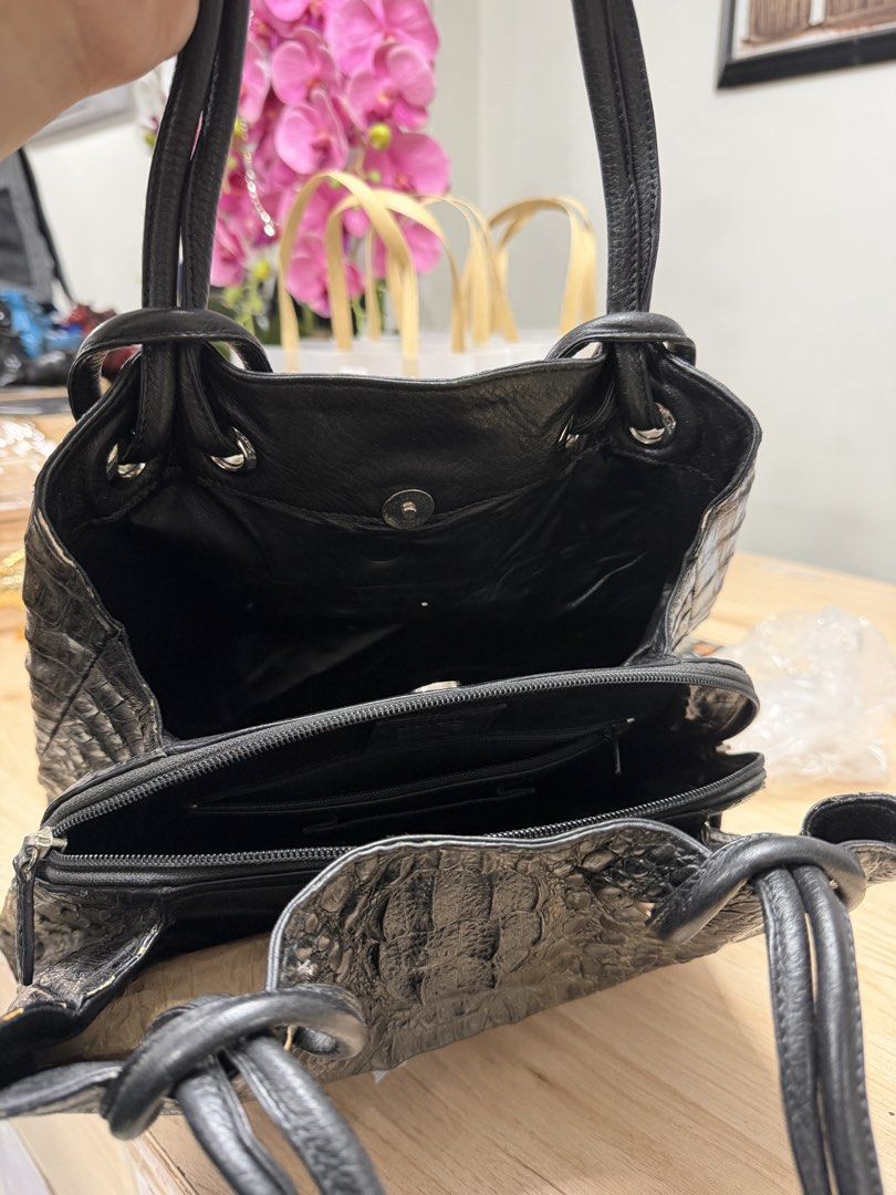 Beverly Genuine crocodile bag (Category: Tote Bags) located in Manila. Submitted by prelovedbyramiah (Listing ID 1460568081, Image 2). Description: like new.