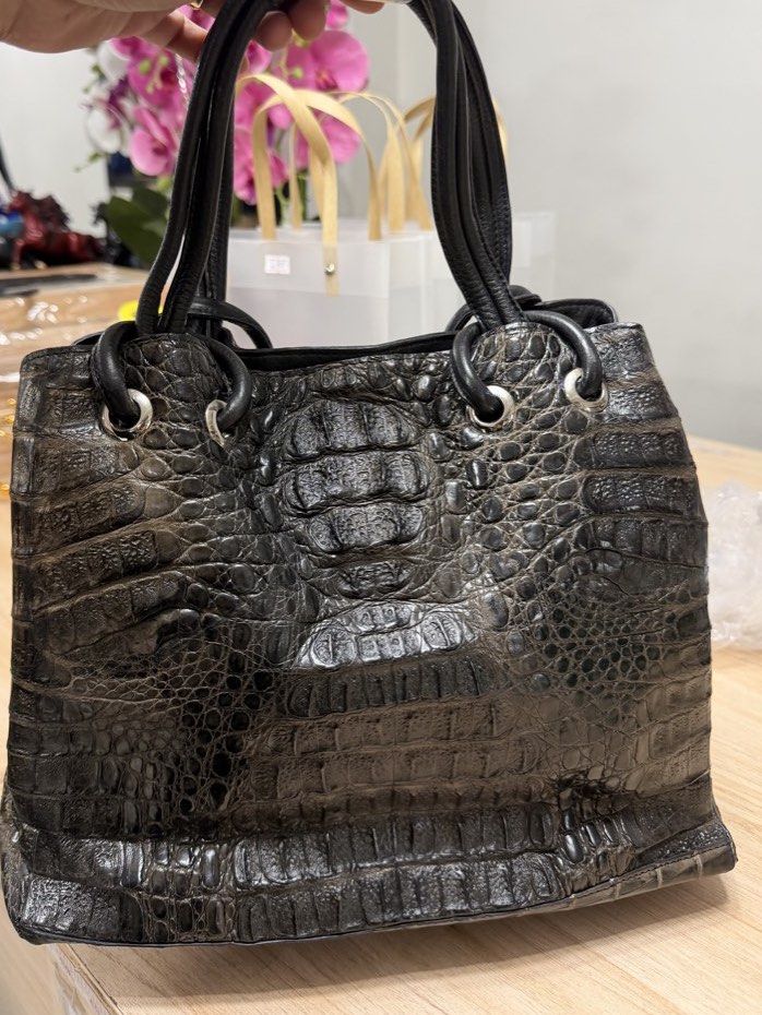 Beverly Genuine crocodile bag (Category: Tote Bags) located in Manila. Submitted by prelovedbyramiah (Listing ID 1460568081, Image 1). Description: like new.