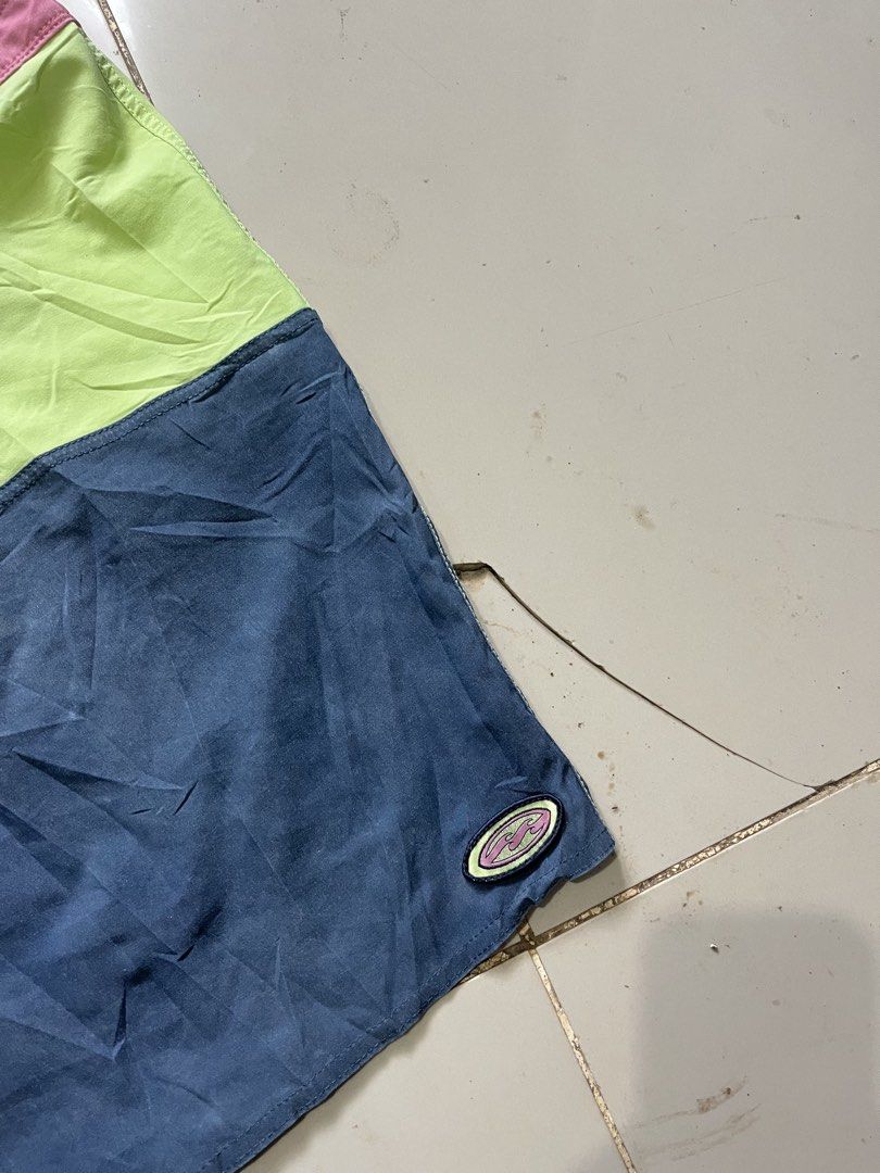 Billabong board short (Category: Shorts) located in Lapu Lapu. Submitted by jhonrener41426 (Listing ID 1460572294, Image 3). Description: Size 36 Length-19 Leg opening-12 Excellent condition Color rate 9.5/10 Authentic Issue none .