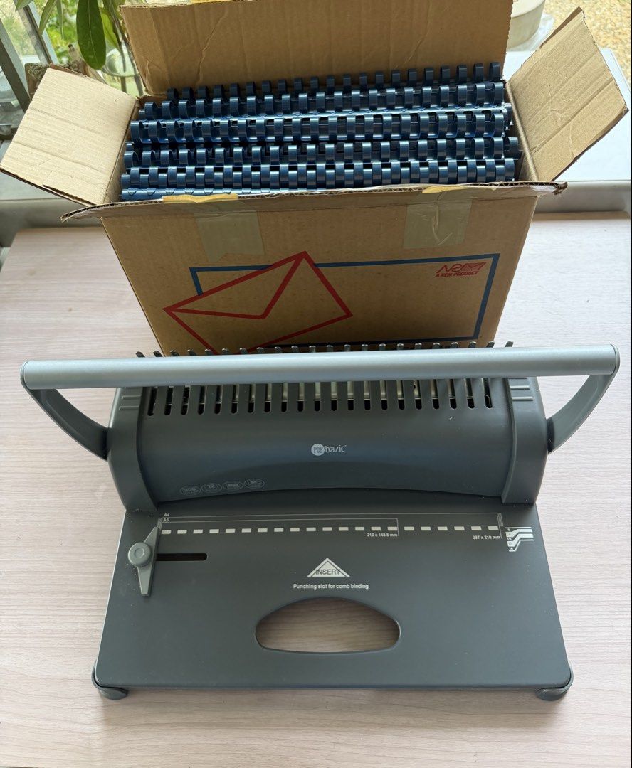 Binding Machine (Category: Stationery & School Supplies) located in Singapore. Submitted by tomyj (Listing ID 1460529555, Image 2). Description: Rarely used. Free box of A4 binding spines.