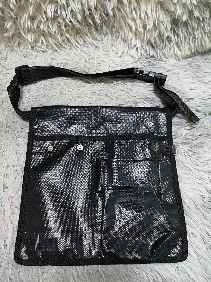 Black Adjustable Strap Sling Bag (Category: Sling Bags) located in Santa Cruz. Submitted by jmy_surplus.2 (Listing ID 1460523768, Image 1). Description: Size ; L - 11 W - 11 Color ; Black Type ; Sling bag Brand ; No brand Material ; Synthetic Style ; Black Sling Bag LR 173 JMY 5 Batch #218.