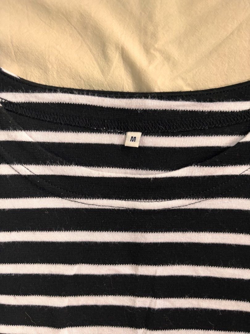 Black and White Striped Long-Sleeve Top (Category: Longsleeves) located in Malabon City. Submitted by ellaeiry (Listing ID 1460606411, Image 3). Description: Size: M-L [M on Tag] flat lay measurements: w: 18” in. l: 27” in. Brand: N/A Condition: No Flaws Price: PHP 150 - all sales are final! - color may vary due to lighting - as a second-hand garment, it may have details that went unnoticed - please don’t hesitate to message me for any inquiries,