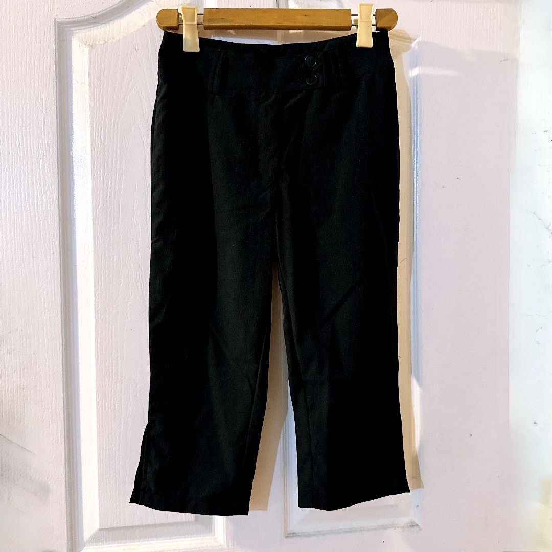 Black Capri Pants (Category: Other Bottoms) located in Manila. Submitted by withlovesam (Listing ID 1460624608, Image 1). Description: waist 25-26.