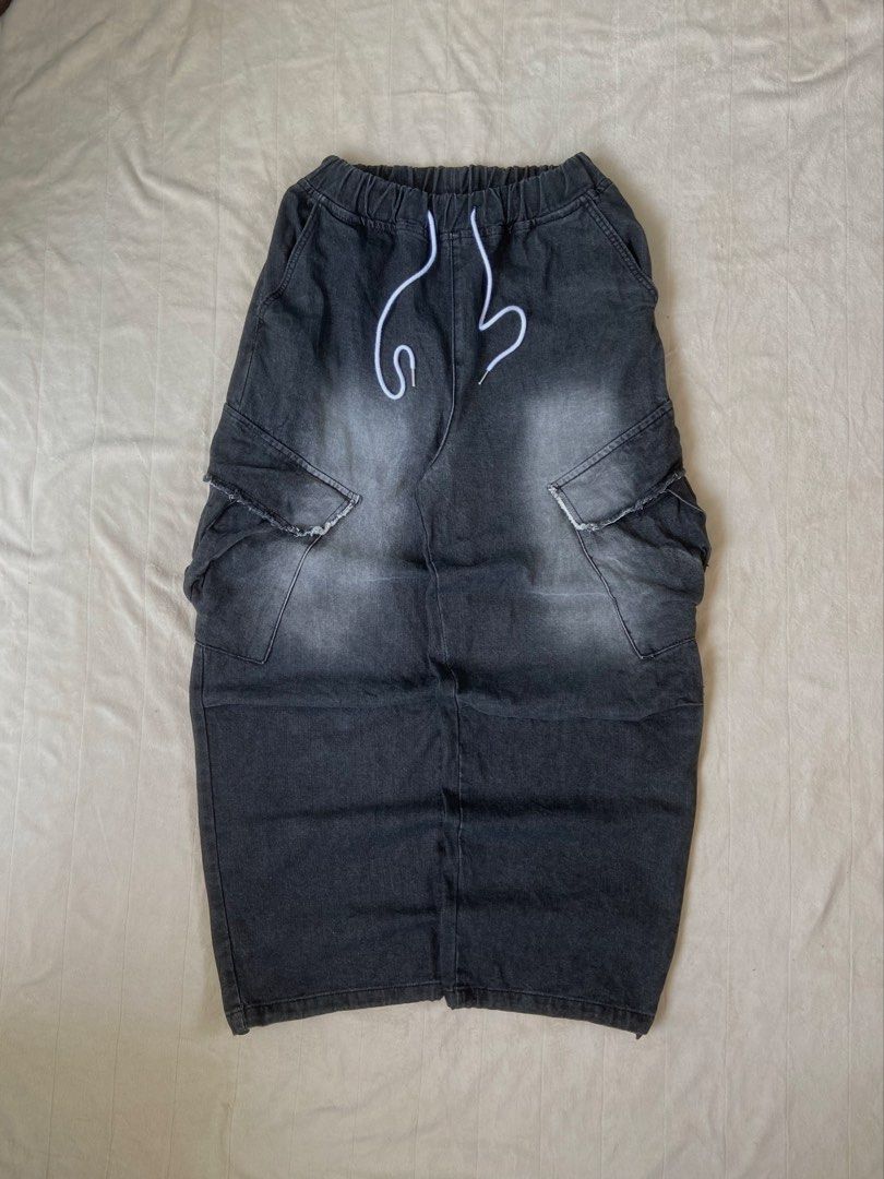 black cargo baggy pants (Category: Jeans) located in Cagayan de Oro. Submitted by michaelpecenio (Listing ID 1460677857, Image 1). Description: black washed baggy pants with laces measurements (zero start in inches) waist / 25-40 length / 43 thigh / 15.5 hem / 10 max big pockets adjustable hem color rate 10/10 hard denim heavyweight helldrag.