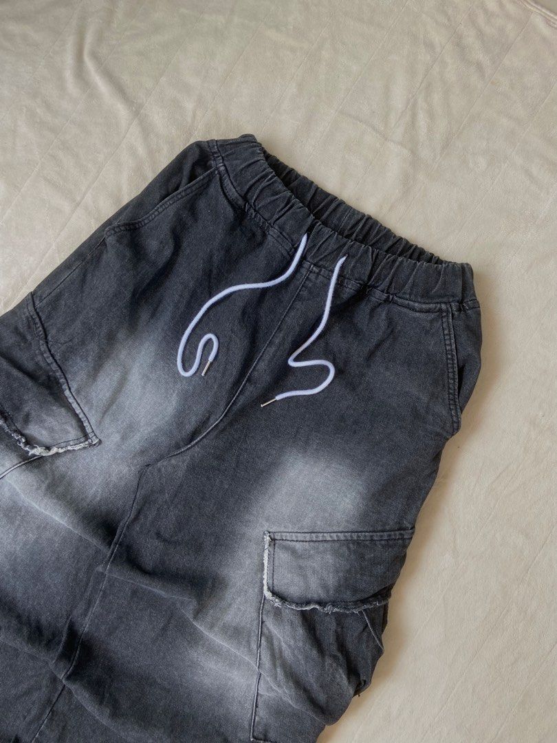 black cargo baggy pants (Category: Jeans) located in Cagayan de Oro. Submitted by michaelpecenio (Listing ID 1460677857, Image 2). Description: black washed baggy pants with laces measurements (zero start in inches) waist / 25-40 length / 43 thigh / 15.5 hem / 10 max big pockets adjustable hem color rate 10/10 hard denim heavyweight helldrag.
