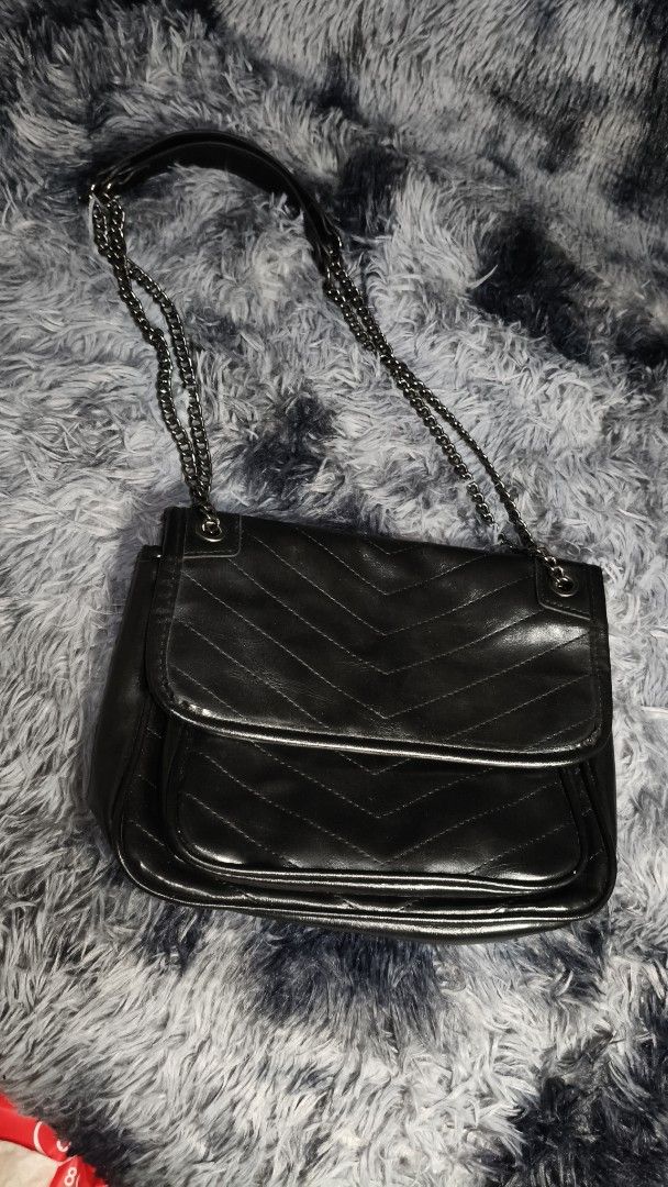 Black Chevron Quilted Chain Shoulder Bag (Category: Luxury Bags & Wallets) located in Manila. Submitted by serenitycarlylle (Listing ID 1460704243, Image 1). Description: - Black shoulder bag with elegant chevron quilting. - Features a chic chain strap for comfortable carrying. - Interior zippered pocket for secure storage. - Exterior flap closure with a convenient snap button. - Spacious interior to hold all your essentials. - Versatile design, 