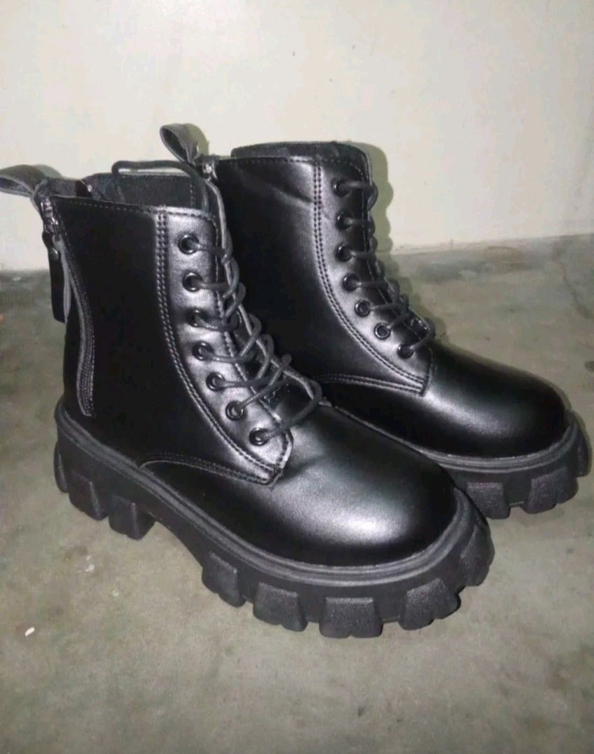 Black Chunky Platform Combat Boots (Category: Boots) located in Mandaluyong City. Submitted by galay09 (Listing ID 1460619533, Image 1). Description: - Cool black combat boots - Chunky platform sole - Lace-up front - Side zipper for easy wear - Super stylish and versatile - Perfect for any outfit - Ready for a new home.