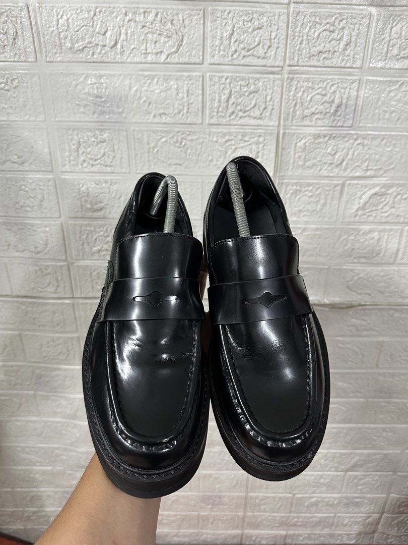 Black Chunky Platform Loafers (Category: Dress Shoes) located in Bacoor. Submitted by reneejhay (Listing ID 1460683336, Image 1). Description: - Classic black loafers - Chunky platform sole - Shiny patent leather finish - Easy slip-on style - Versatile for dressing up or down - Modern and sharp look.