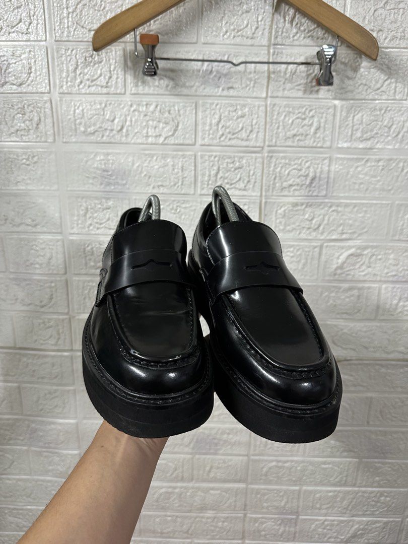 Black Chunky Platform Loafers (Category: Dress Shoes) located in Bacoor. Submitted by reneejhay (Listing ID 1460683336, Image 2). Description: - Classic black loafers - Chunky platform sole - Shiny patent leather finish - Easy slip-on style - Versatile for dressing up or down - Modern and sharp look.