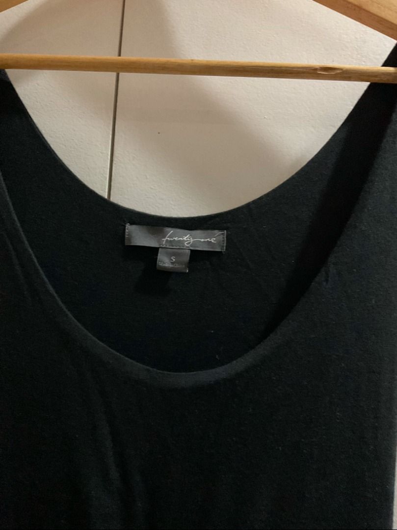 Black Formal Dress (Category: Dresses) located in Pasig City. Submitted by kachoww. (Listing ID 1460700187, Image 3). Description: Black formal dress tied at the back 💸 MoP: Maribank transfer.