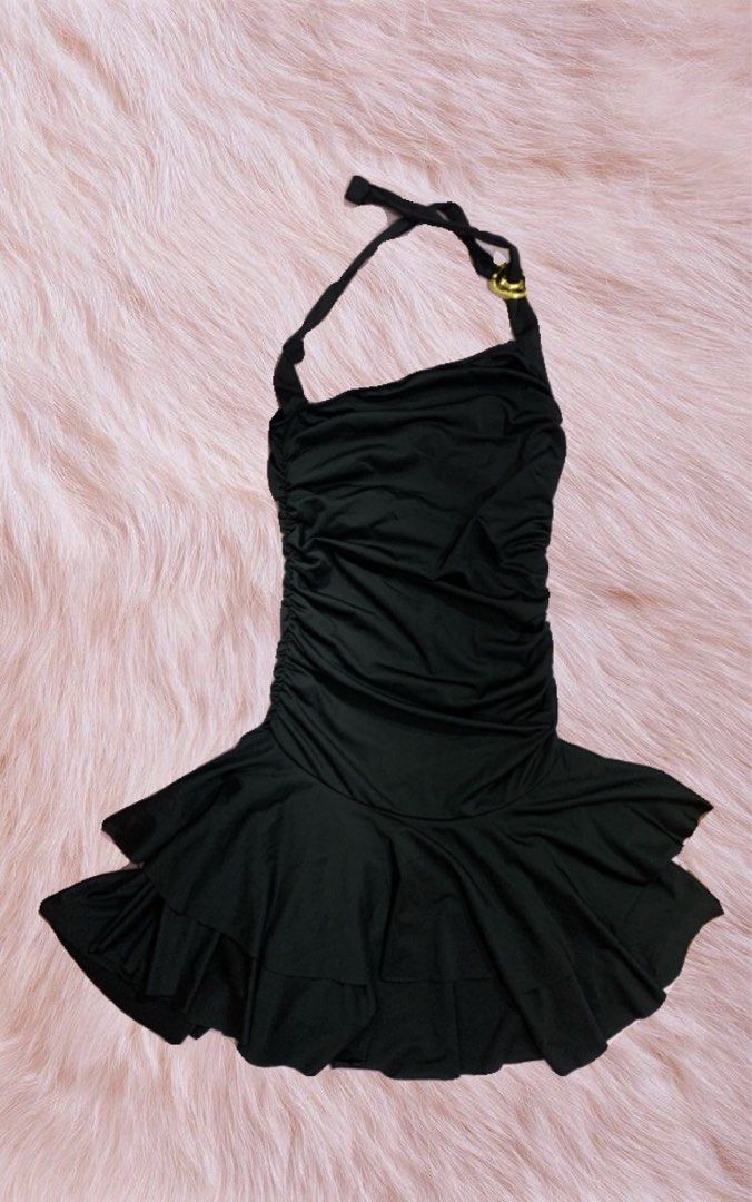 Black Halter Dress (Category: Evening dresses & gowns) located in Caloocan City. Submitted by heaven.ly (Listing ID 1460558353, Image 1). Description: Brand: Bought on Black App (TT) Color: Black (color may vary due to lighting) Size: XS 🏷️ Price: 149 Used once good as new Nakatambak lang so need labhan bago gamitin<3.