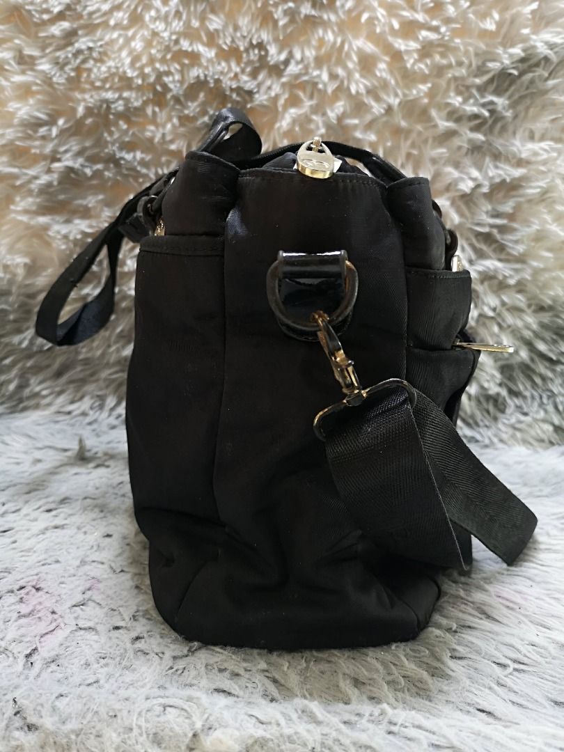 Black Hand & Sling Bag (Category: Shoulder Bags) located in Santa Cruz. Submitted by jmy_surplus.2 (Listing ID 1460524539, Image 3). Description: Size ; L - 10 W - 15.4 Color ; Black Type ; Hand & Sling bag Brand ; No brand Material ; Nylon Style ; Black Zipper Closure Hand & Sling Bag LR 173 JMY 5 Batch #218.