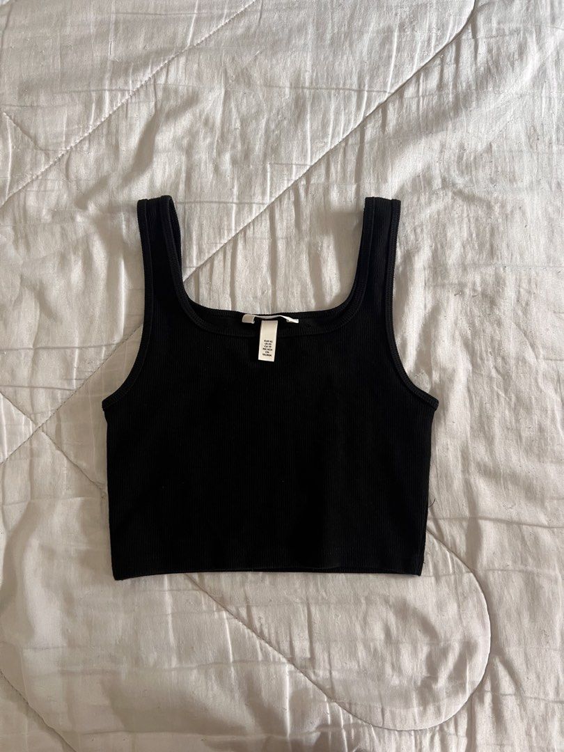 Black H&M Cropped Tank Top (Category: Sleeveless) located in Taguig. Submitted by gingerderp (Listing ID 1460562677, Image 1). Description: Good quality and perfect for layering! Suitable for Philippine weather and is a closet staple :) .