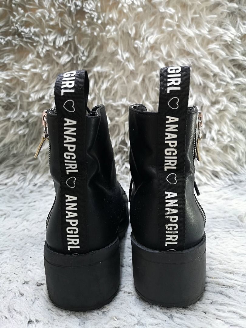 Black lace Up fronts Combat Style Ankle Boots (Category: Boots) located in Santa Cruz. Submitted by jmy_surplus.2 (Listing ID 1460565672, Image 2). Description: Size ; 22cm Color ; Black Type ; Boots Brand ; No Brand Material ; leather Style ; Black leather lace Up Ankle Boots LR 172 JMY 1 Batch #219.