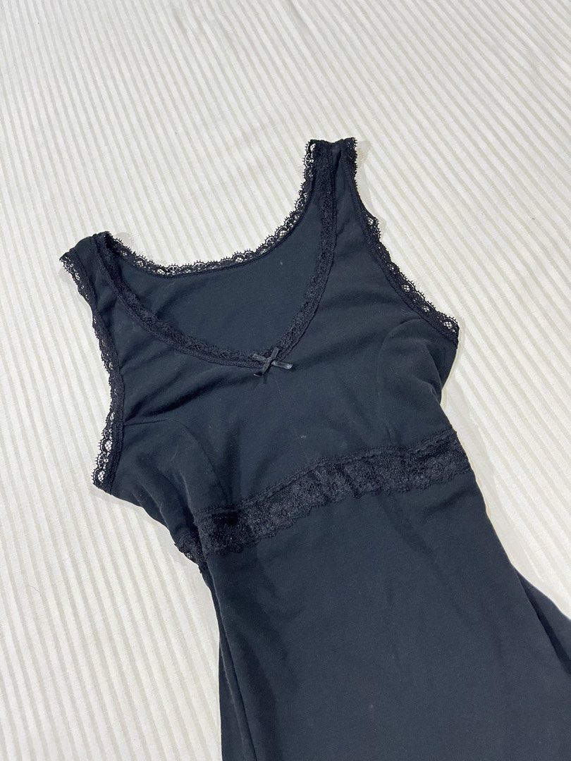Black laced Cami top (Category: Sleeveless) located in San Fernando. Submitted by ceaxxx (Listing ID 1460704567, Image 2). Description: .