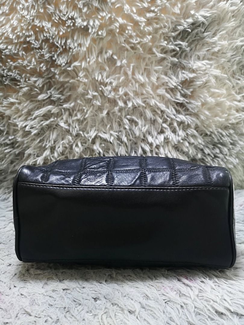 Black leather Rectangular Stitched Patchwork Pattern Hand Bag (Category: Purses & Pouches) located in Santa Cruz. Submitted by jmy_surplus.2 (Listing ID 1460597493, Image 3). Description: Size ; L - 8 W - 10 Color ; Black Type ; Hand bag Brand ; No brand Material ; Leather Style ; Black Leather Hand bag LR 165 JMY 1 Batch #219.