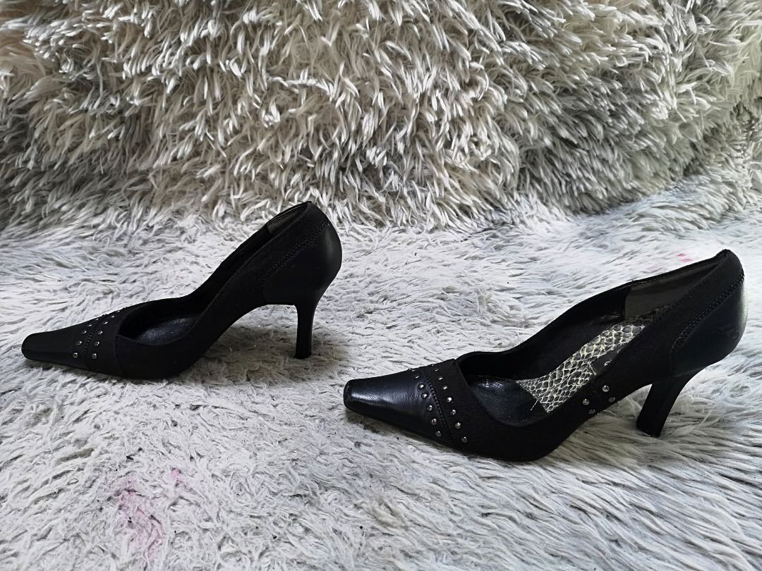Black leather Square Toe cap Heeled Shoes (Category: Heels) located in Santa Cruz. Submitted by jmy_surplus.2 (Listing ID 1460564675, Image 2). Description: Size ; 22cm Color ; Black Type ; Heels Brand ; No brand Material ; Leather Style ; Black leather Heeled Shoes LR 172 JMY 1 Batch #219.