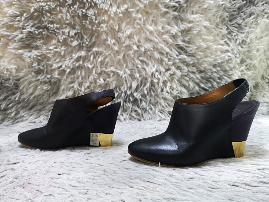 Black leather Wedge Slingback Booties (Category: Heels) located in Santa Cruz. Submitted by jmy_surplus.2 (Listing ID 1460574785, Image 2). Description: Size ; 22.5cm Color ; Black Type ; Boots Brand ; No brand Material ; Leather Style ; Black leather Wedge Boots LR 172 JMY 1 Batch #219.