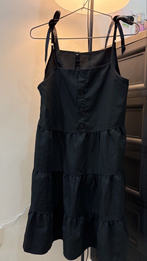 Black Linen Dress (Category: Dresses) located in Manila. Submitted by kst_declutter (Listing ID 1460551613, Image 1). Description: - no tag - can fit s-m! - adjustable straps - knee length - can do sdd🚚.
